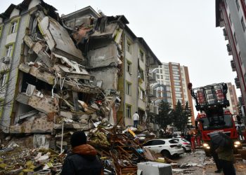 El mundo se solidariza: terremoto en frontera turco-siria deja ya más de 3.600 muertos