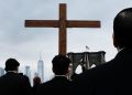 El número de cristianos está disminuyendo rápidamente en EE.UU., revela un estudio