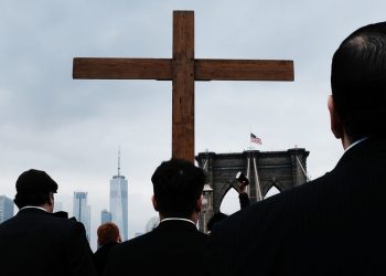 El número de cristianos está disminuyendo rápidamente en EE.UU., revela un estudio