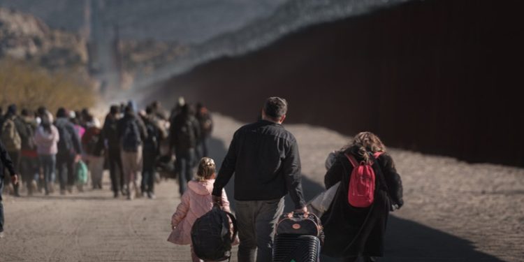 El número de inmigrantes ilegales que entraron a EE.UU. alcanza cifras récord