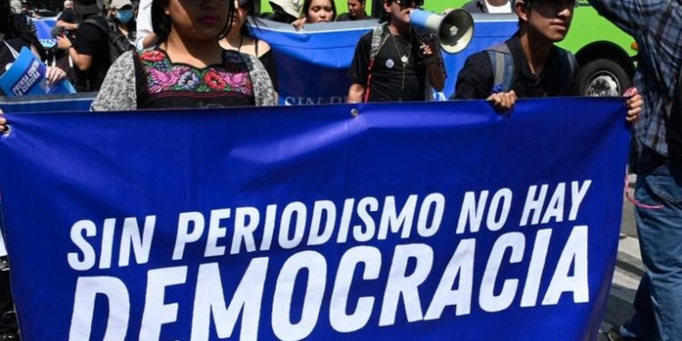 El oscuro panorama para periodismo y democracia en Guatemala Cristina Papaleo