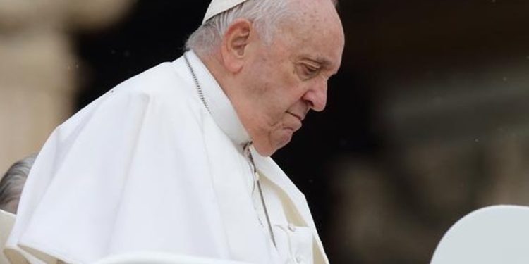 El papa Francisco tuvo que cancelar su agenda por tener fiebre