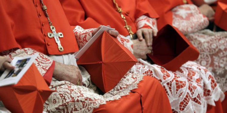 El papa marca el futuro de la Iglesia con la investidura de veinte nuevos cardenales