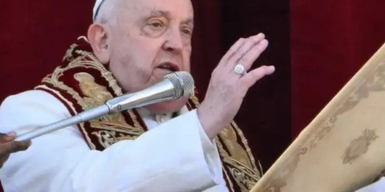 El papa pide en Navidad que 'callen las armas' en el mundo