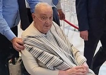 El papa realiza visita sorpresa a la Basílica de San Pedro