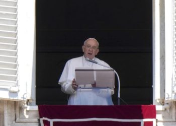 El Papa se ausentará de procesión anual por dolor de rodilla
