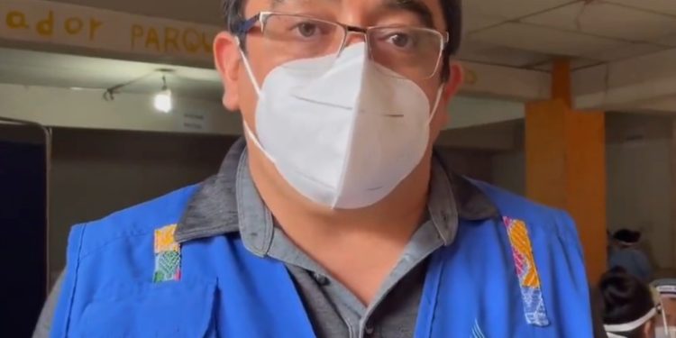 El PDH Jordán Rodas, realiza verificación en centro de vacunación