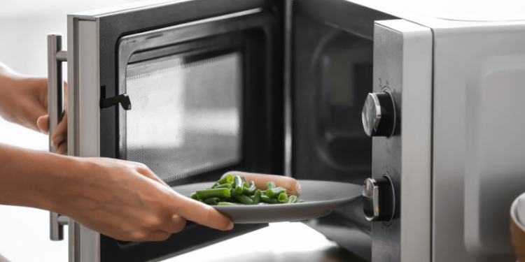 El peligro para la salud que podrían albergar los microondas