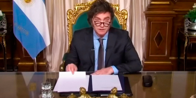 El polémico megadecreto de Milei ingresa al Congreso argentino