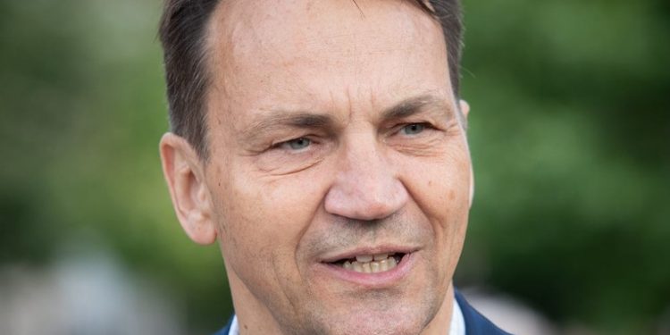 El político polaco que agradeció a EE.UU. por las explosiones en los Nord Stream volverá a ser ministro de Exteriores