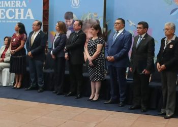 El presidente Arévalo confirma continuidad de su gabinete y presenta al nuevo titular del CIV