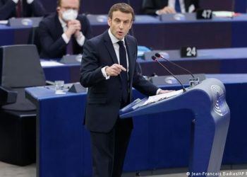 El presidente de Francia Macron propone incluir el aborto en la Carta UE de Derechos Fundamentales