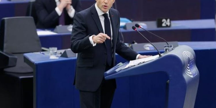 El presidente de Francia Macron propone incluir el aborto en la Carta UE de Derechos Fundamentales