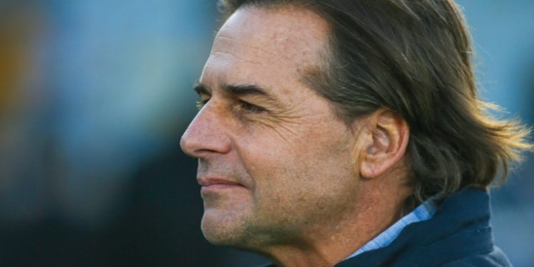 El presidente de Uruguay visita China en plena negociación de un tratado de libre comercio