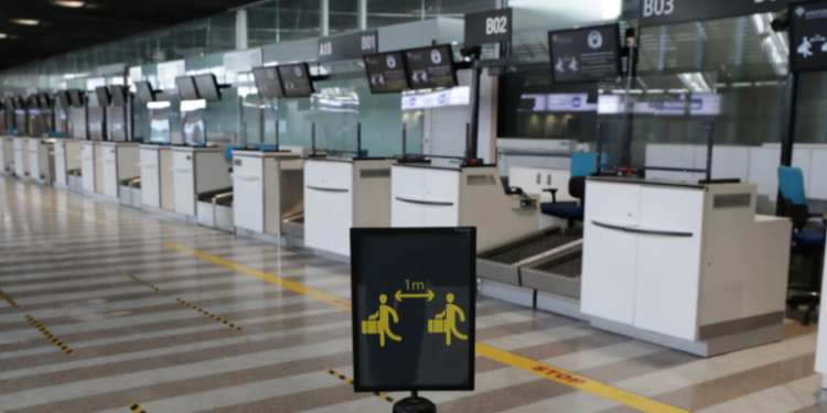 El presidente francés planea eliminar las restricciones de viaje de Covid a principios de mayo