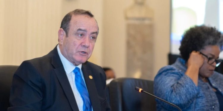 El presidente Giammattei acusa de 'amenazas y extorsión' a la CIDH