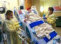 El primer hombre en recibir un trasplante de corazón de cerdo muere 2 meses después de la operación