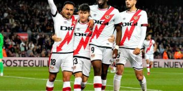 El Rayo Vallecano parte en dos al Barí§a de Xavi y se garantiza la permanencia