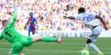 El Real Madrid asalta el Camp Nou con un Viní­cius desatado