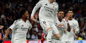 El Real Madrid doblega al Celta con polémica y tres goles liberadores en la prórroga
