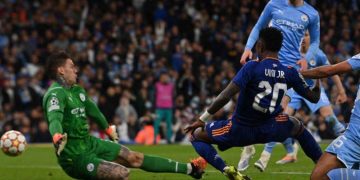 El Real Madrid sale vivo de la locura de Manchester ante un gran City