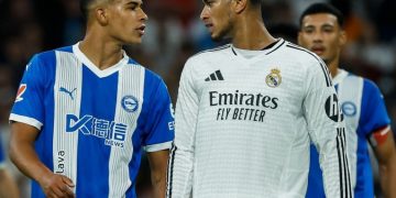 El Real Madrid vence 3-2 a un Alavés que peleó con uñas y dientes en un tenso final