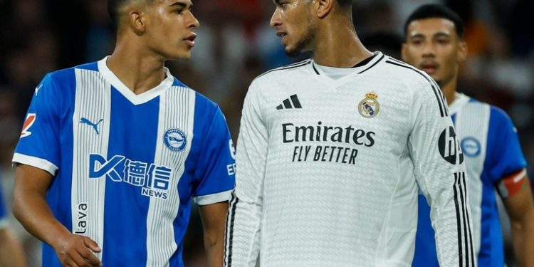 El Real Madrid vence 3-2 a un Alavés que peleó con uñas y dientes en un tenso final