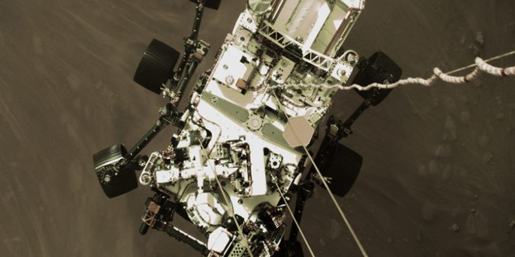 El róver Perseverance aterrizó en Marte y este es su primer ví­deo