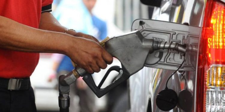 El Salvador aprueba suprimir temporalmente el IVA al combustible