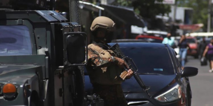 El Salvador: Bukele amenaza con dejar sin comida a los pandilleros