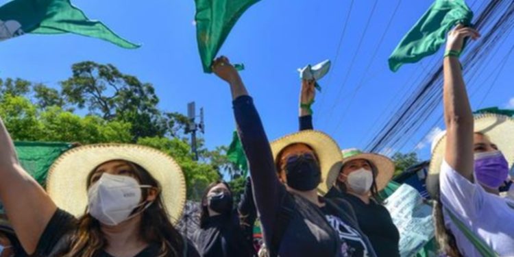 El Salvador: CIDH rechaza condenas por emergencias obstétricas