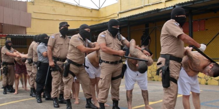 El Salvador comenzará a procesar a cientos de presuntos pandilleros