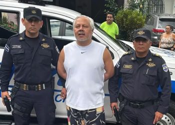 El Salvador: crítico de Bukele queda con prisión provisional