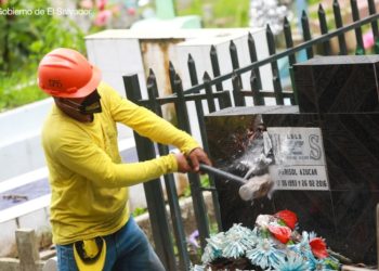 El Salvador: Destruyen lápidas de pandillas previo a Dí­a de los Fieles Difuntos