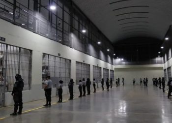 El Salvador envía a otros 2.000 presuntos 'mareros' al CECOT