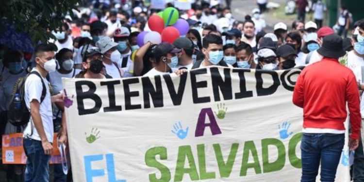 El Salvador: jóvenes piden apoyo para no migrar con la Caravana al revés