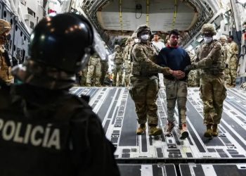 El Salvador niega a fiscal venezolano defensa de deportados