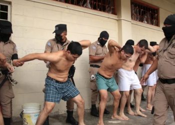 El Salvador: Organizaciones de Derechos Humanos denuncian abusos en la guerra contra pandillas