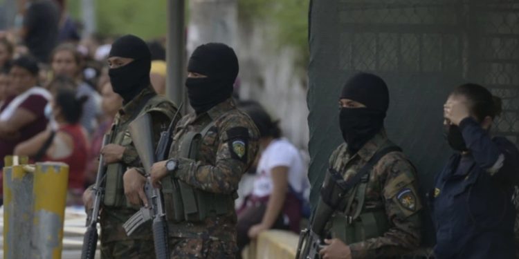 El Salvador prorroga régimen de excepción por tercera vez cuando sobrepasa los 34.000 detenidos