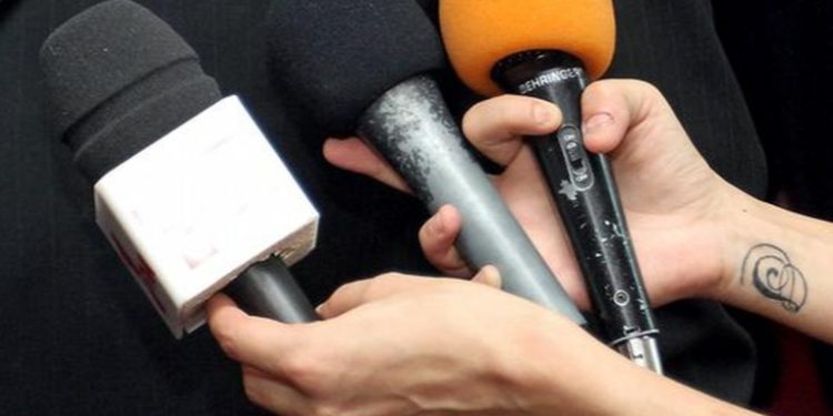 El Salvador sancionará a la prensa que difunda mensajes de pandillas