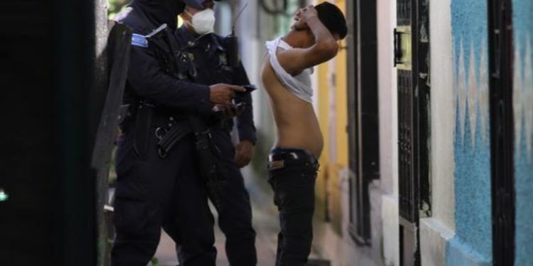 El Salvador suma 50.000 detenidos en
