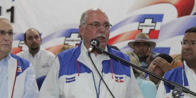 El Salvador: vuelven a pedir la captura de Alfredo Cristiani