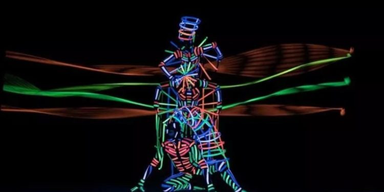 El Teatro Negro de Praga y su explosión de colores en la oscuridad se presentará en Guatemala