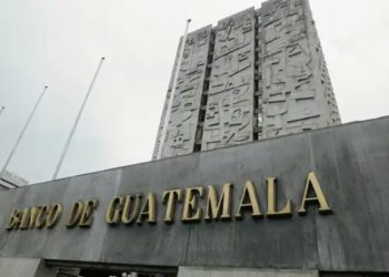 El tipo de cambio del dólar frente al quetzal está cediendo, según BANGUAT