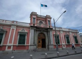 El Tribunal Supremo Electoral inscribe a 23 binomios presidenciales