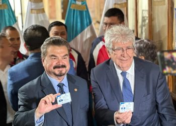 El TSE hizo la entrega del credencial a binomio presidencial del partido Republicano