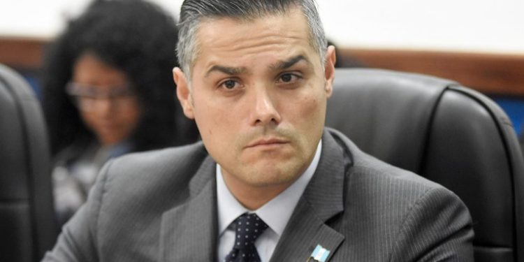 El TSE negó la inscripción del ex diputado Luis Hernández Azmitia