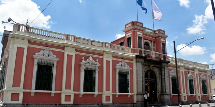 El TSE todaví­a no completa los kits electorales para las mesas de vortación