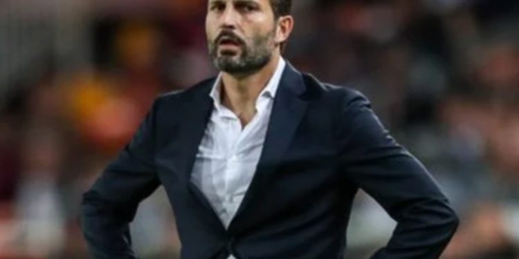 El Valencia destituye a Rubén Baraja