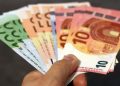El valor del euro cae a su nivel más bajo de los últimos cinco años
